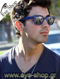  Joe-Jonas wearing sunglasses RayBan 2140 Wayfarer