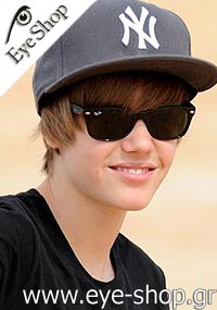 Justin-Bieber wearing sunglasses Rayban 2132 New Wayfarer