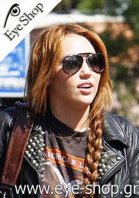  Miley-Cyrus wearing sunglasses Rayban 3428 ROAD SPIRIT