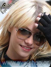  Taylor-Momsen wearing sunglasses Rayban 3025 aviator