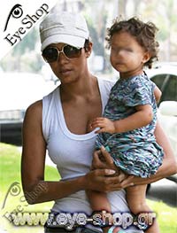  Halle-Berry wearing sunglasses Dsquared DQ 0012