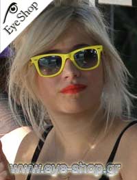 Pixie Lott wearing Ray Ban wayfarer sunglasses model 2140 Wayfarer and color 992