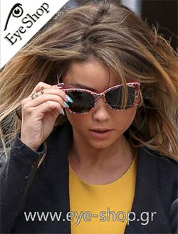  Sarah-Hyland wearing sunglasses Dolce Gabbana 4216