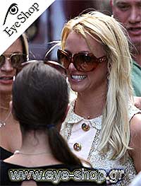 Britney Spears wearing Dsquared sunglasses model DQ 0019 color 01J