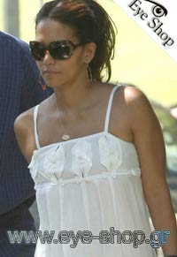  Halle-Berry wearing sunglasses Versace 4114