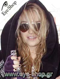 Kesha the famous singer wearing RayBan Aviator sunglasses model 3025 Aviator color 918731