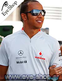  Lewis-Hamilton wearing sunglasses Oakley conduct 9071