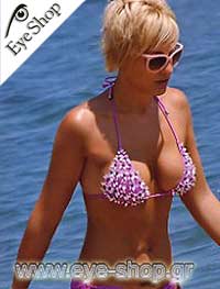  Eleonora-Meleti wearing sunglasses RayBan 4126 CATS 1000