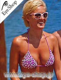  Eleonora-Meleti wearing sunglasses RayBan 4126 CATS 1000