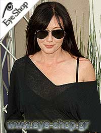 Shannon Doherty wearing RayBan sunglasses model 3025 Aviator and color W3277