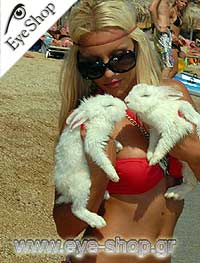  Zeta-Theodoropouloy wearing sunglasses Vogue 2568