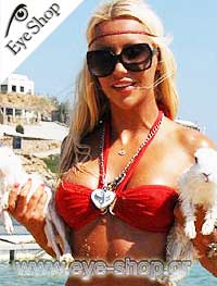  Zeta-Theodoropouloy wearing sunglasses Vogue 2568