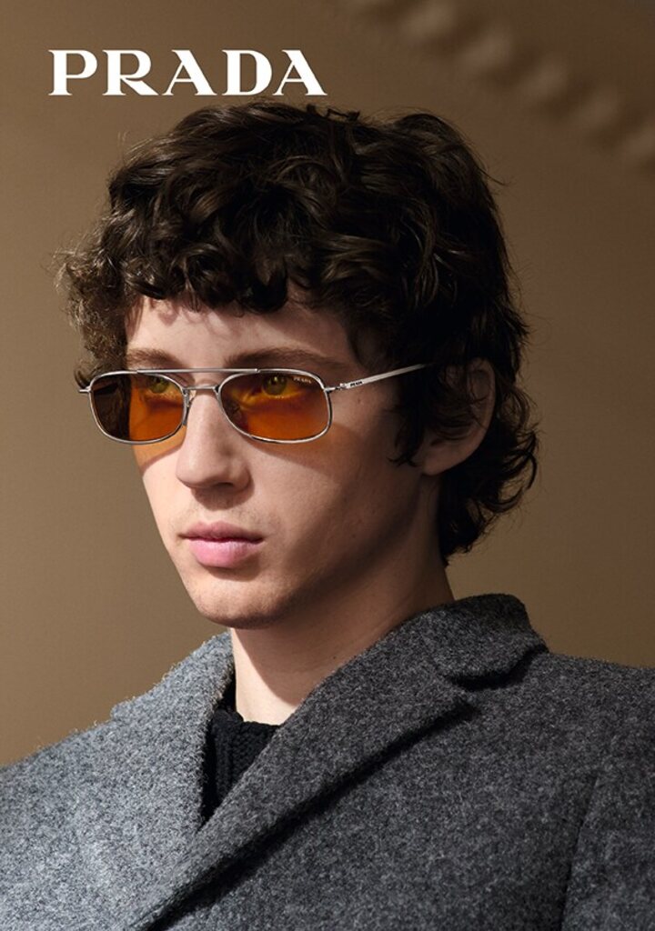 Prada PR D59S — ανδρικά γυαλιά ηλίου Prada FW26 με ορθογώνιο μεταλλικό σκελετό, Eye-Shop