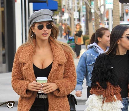 Beverly Hills walk - Kara Del Toro                                                                                                                                                                                                                         — RAYBAN