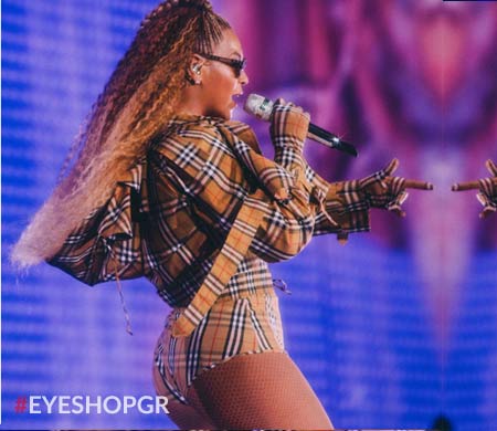 Η Beyonce με γυαλιά ηλίου Burberry