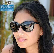 Η Nicole Scherzinger wearing Oakley sunglasses                                                                                                                                                                                                             — OAKLEY