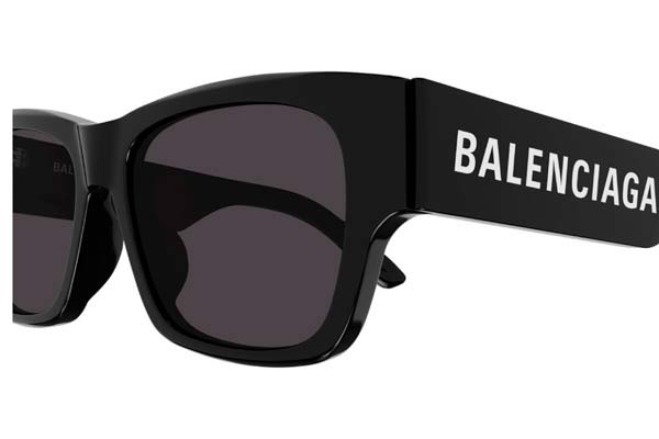 Balenciaga model BB0262SA color 001