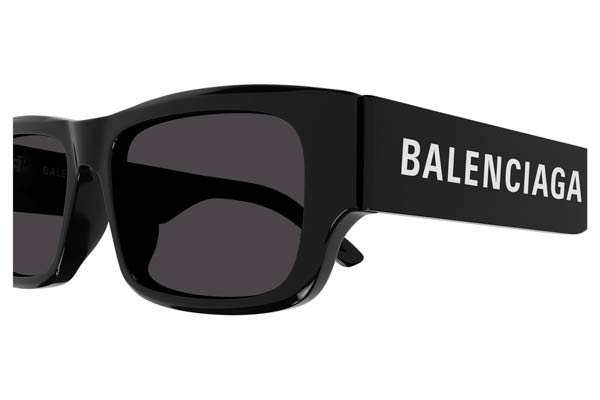 Balenciaga model BB0261SA color 001