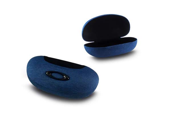 Oakley model Oakley Vaults color Lifestyle ellipse o ac case blue-black