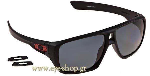  Zac-Efron wearing sunglasses Oakley Dispatch 9090