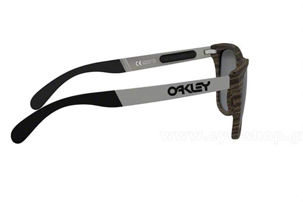 Oakley model FROGSKINS MIX 9428 Woodgrain color 07 polarized