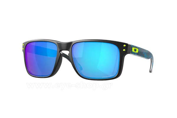  Antonio Banderas wearing sunglasses Oakley holbrook 9102