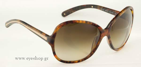  Christina-Aguilera wearing sunglasses Prada 19is