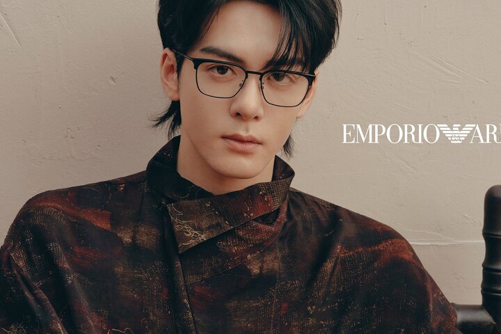 Lightweight, hypoallergenic titanium eyeglass frame